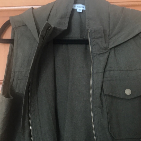 Vest - Picture 2 of 3